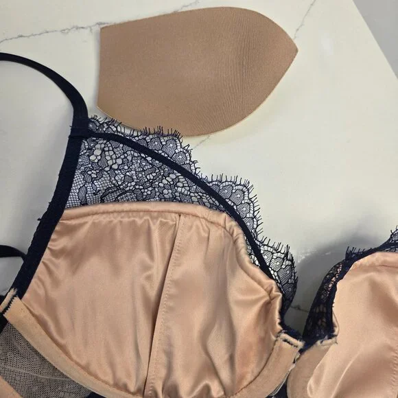 Victoria's Secret Chantilly Lace Plunge Bra and Panties